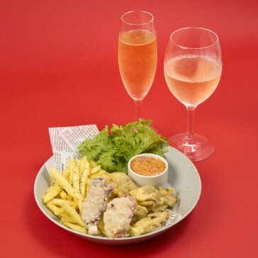 白ワイン / グラス スパークリングワイン / カキフリット・タコの唐揚げ・麻辣マヨ