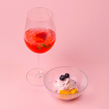 鉄板アイスクリーム / 苺のカクテル