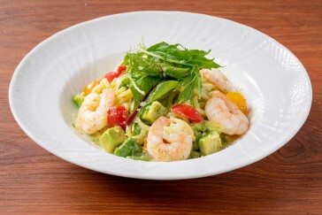 海老アボカドのジェノバクリームパスタ