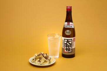 ポテトチップス（赤味噌）、　芋焼酎　大和桜