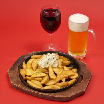 生ビール小ジョッキ / グラスワイン赤 / あつあつポテトのチーズ和え