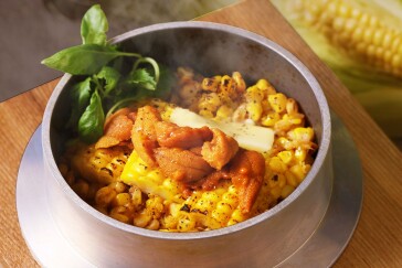 生ウニとゴールドラッシュのバター釜飯