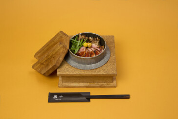 合鴨の炙りと九条葱、栗の秋香る釜飯
