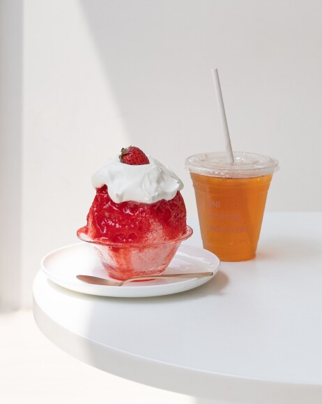 【新商品のお知らせ】7月1日(月)より「いちごとクリームのかき氷」の販売開始🍓